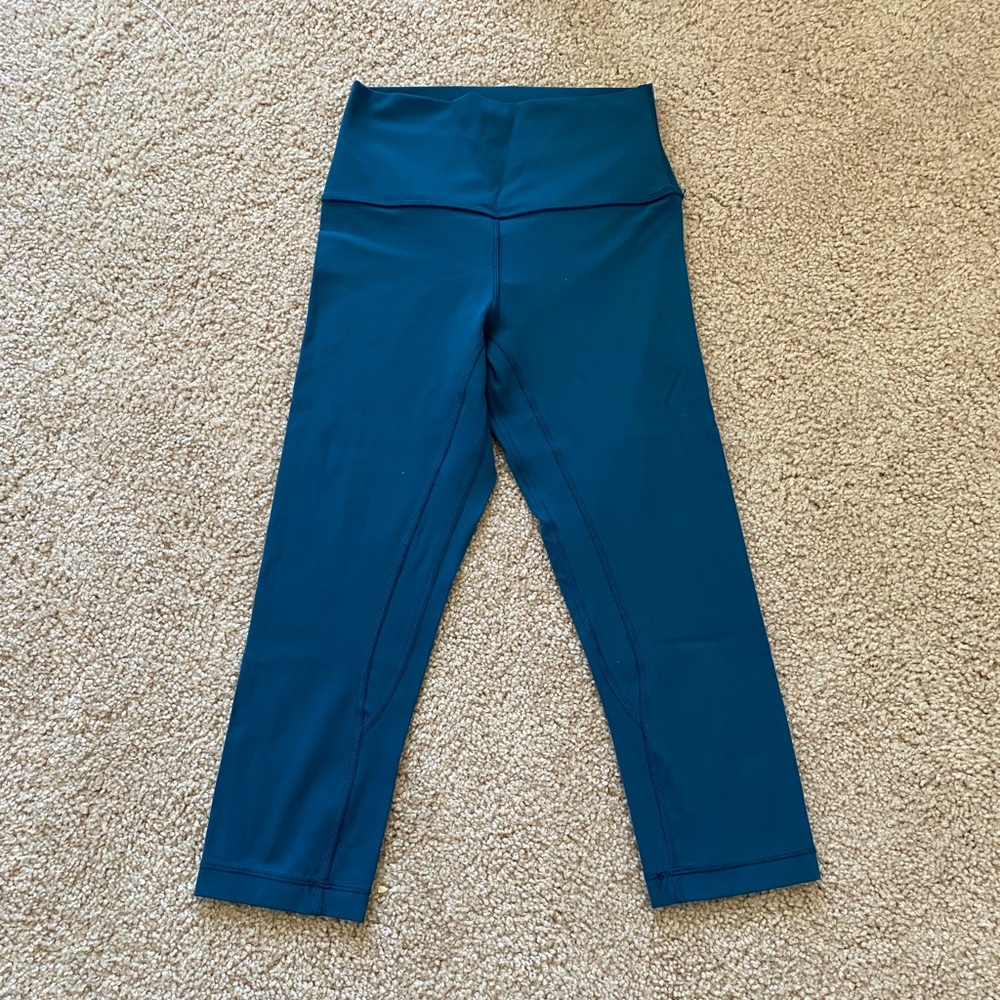Lululemon align crop leggings 19” size 4 Alberta lake